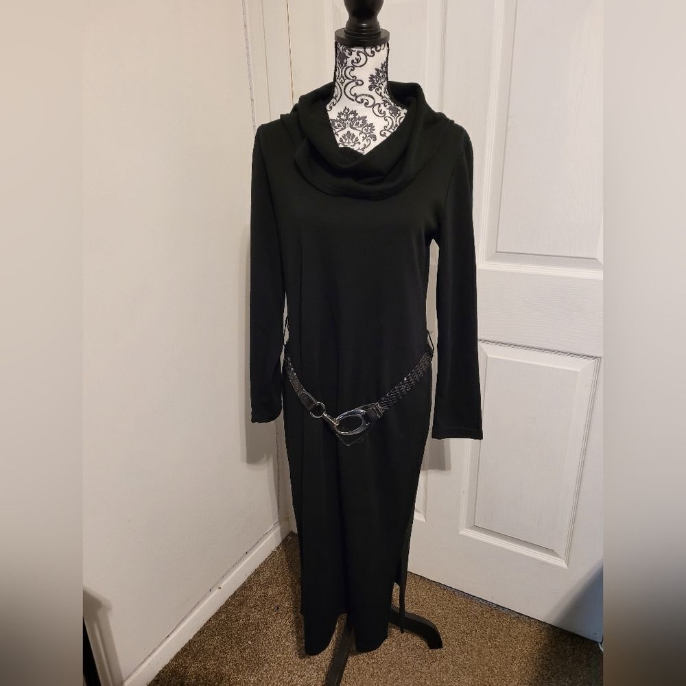 Lemmie for Nina Leonard crowl neck black dress